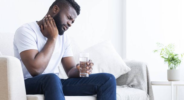 Sick black guy suffering from sore throat at home, - Photo, Image