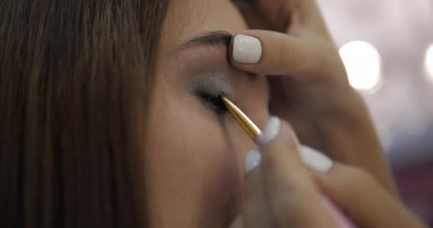 professional makeup artist applies coloured eyeshadows - Felvétel, videó
