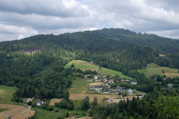 Milowka. Bergen landschap in de Silezische Beskids - Foto, afbeelding