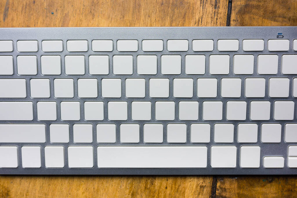Přenosná bezdrátová klávesnice počítače s prázdnými tlačítky. Rok  - Fotografie, Obrázek