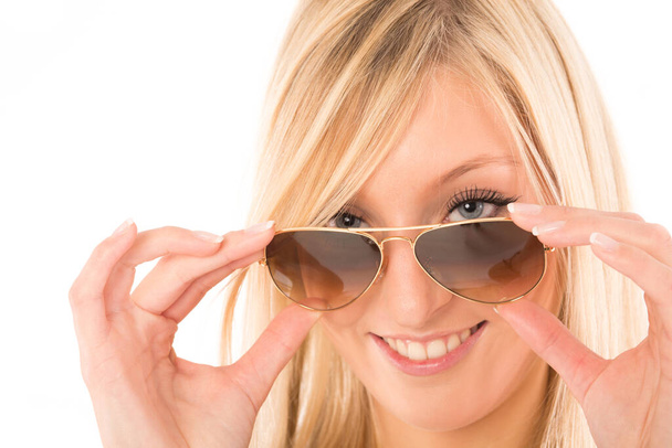 blond woman with sunglasses - Фото, зображення