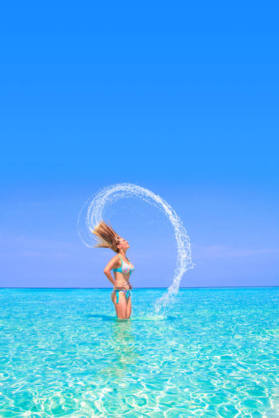 Dreamscape Escape with beauty girl on Maldives - Fotoğraf, Görsel