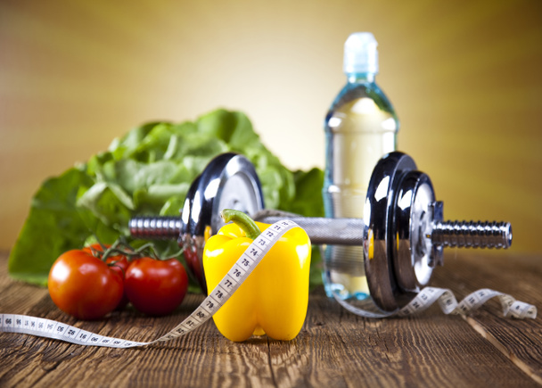 Dieta y fitness, dumbell con vitamina, puesta de sol
 - Foto, imagen