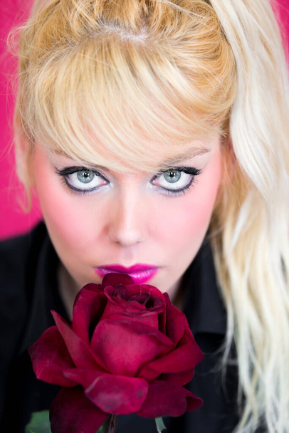Blonde woman with red Rose - Fotoğraf, Görsel