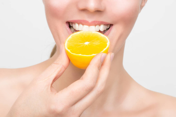 Beauty Female face with fresh lemon fruits - Fotó, kép