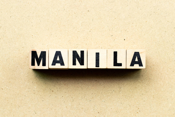Bloc de lettre en mot Manille sur fond bois
 - Photo, image