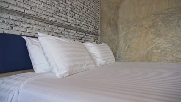 кадри розкішної меблевої спальні в готелі
 - Кадри, відео