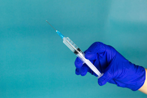 hand with syringe, coronavirus vaccine. - Foto, immagini
