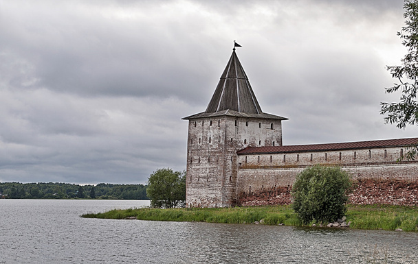 Ancient monastery on the lake - Foto, Imagem