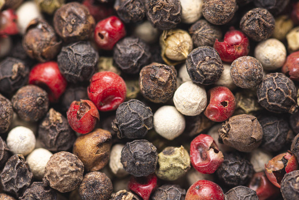 Close up of Mixted multi coloured peppercorns. white, black and green peppercorns macro background. - Valokuva, kuva