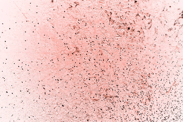 Вінтажний рожевий фон. Груба пофарбована стіна живого коралового кольору. Недосконала площина бежевого кольору. Недавній старий декоративний тонований фон бежевого відтінку
. - Фото, зображення