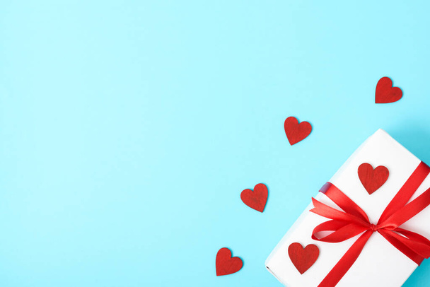 Valentine's Day Concept, Top view Flat lay, gift box and red hea - Valokuva, kuva