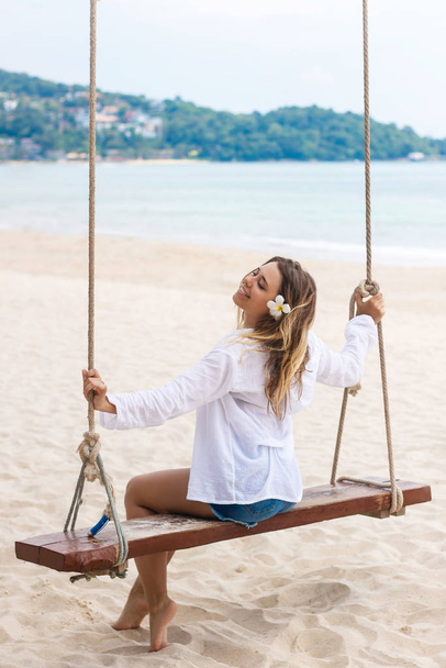Tanned beautiful caucasian blonde young woman posing on the beach  - Foto, imagen