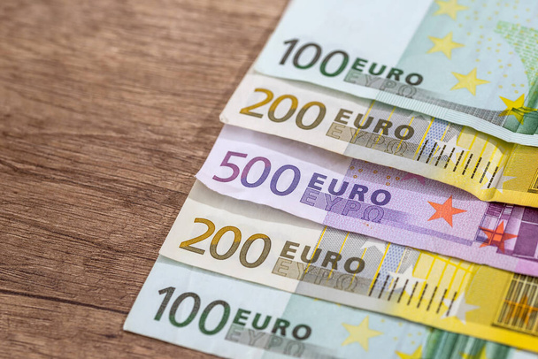 Veel verschillende bankbiljetten van Euro valuta. close-up - Foto, afbeelding