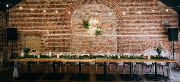 The decoration of the wedding restaurant in the style of the loft - Foto, Bild