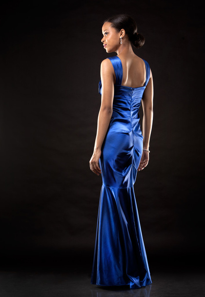 black woman in evening gown - Foto, afbeelding