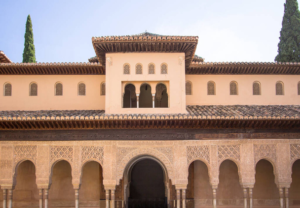 Entrada del patio de los Leones en la Alhambra Granada, Spai
 - Foto, Imagen