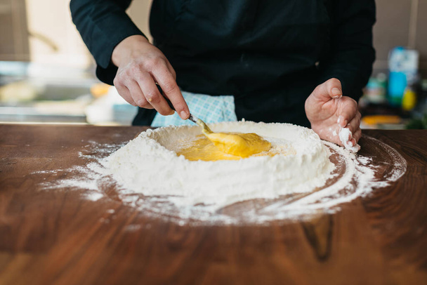 Chef making fresh pasta in the kitchen - Foto, immagini