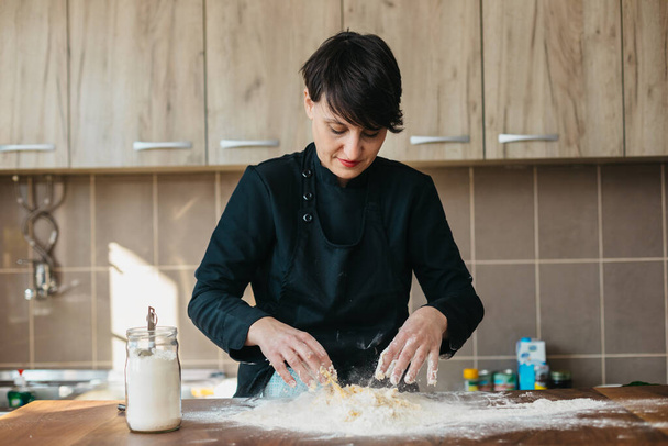 Chef making fresh pasta in the kitchen - Fotografie, Obrázek