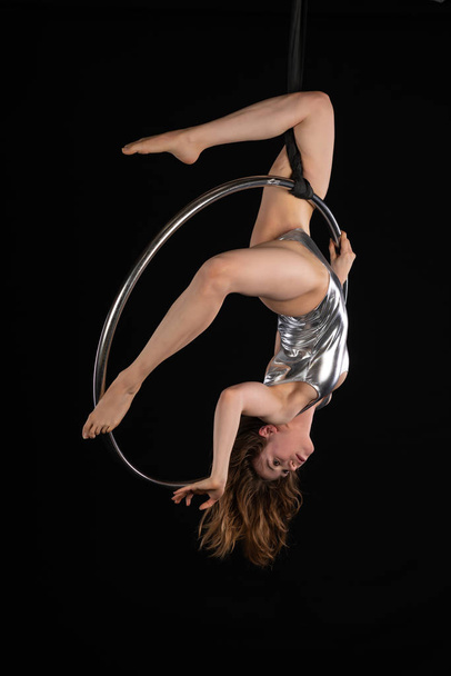 Brunette acrobat on a lyra - Φωτογραφία, εικόνα