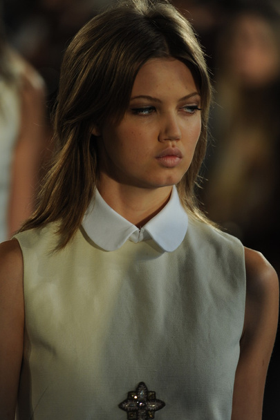 Model Lindsey Wixson at Tory Burch fashion show - Foto, afbeelding