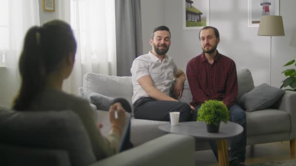 Two gay men at a consultation with a psychologist - Кадры, видео