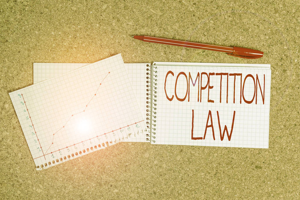 Εννοιολογική γραφή με το χέρι που δείχνει το Δίκαιο Ανταγωνισμού. Έννοια που σημαίνει ρύθμιση του μονοπωλίου και αθέμιτες επιχειρηματικές πρακτικές - Φωτογραφία, εικόνα