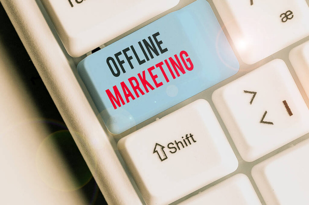 Tekst pisania słów Offline Marketing. Business photo showcasing Strategia reklamy opublikowana poza Internetem - Zdjęcie, obraz