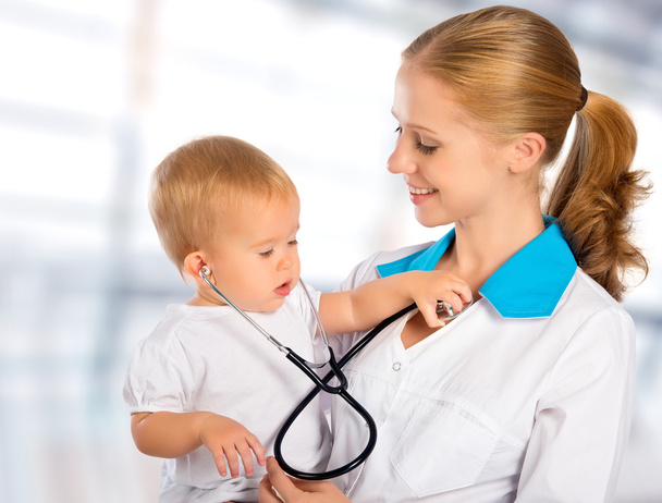 lékař pediatr a pacient šťastné dítě dítě - Fotografie, Obrázek