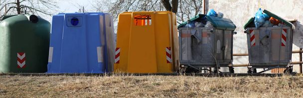 series of rubbish bins for the separate collection and solid urb - Foto, afbeelding