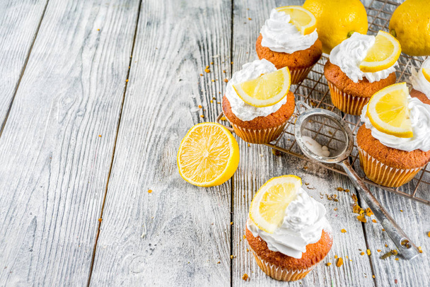 Homemade lemon cupcakes - Fotoğraf, Görsel