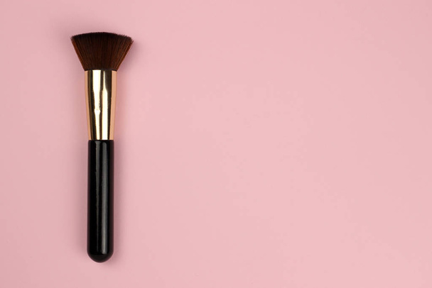 make up brush powder blusher on pink background, copyspace for text - 写真・画像