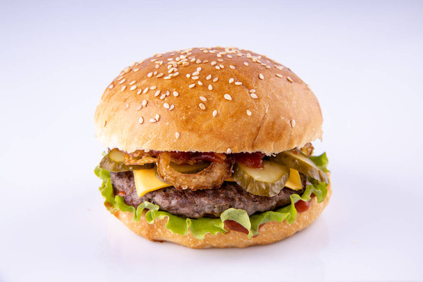 hamburger márványozott marhahússal, könnyű menüvel 7 - Fotó, kép
