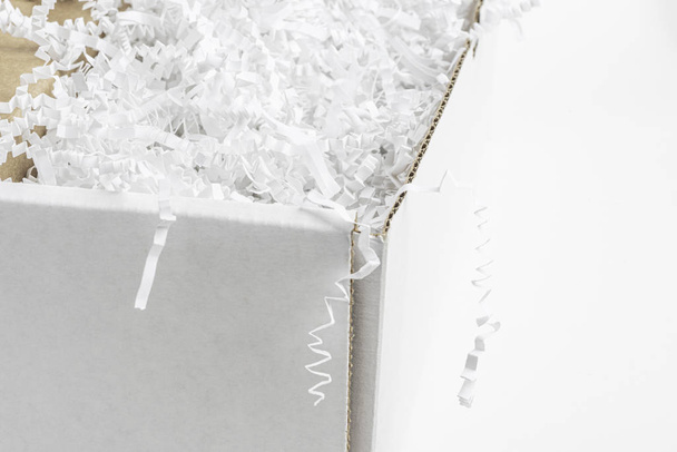 Caja de embalaje genérica abierta blanca
 - Foto, Imagen