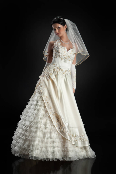 Young Bride - Фото, зображення