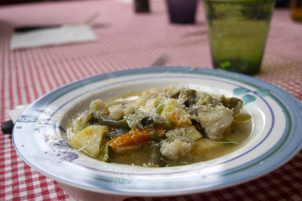 Soupe minestrone au parmesan
 - Photo, image