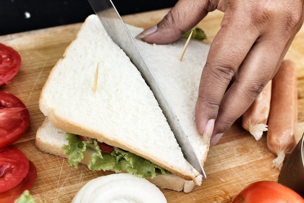 making tuna sandwich - Foto, imagen