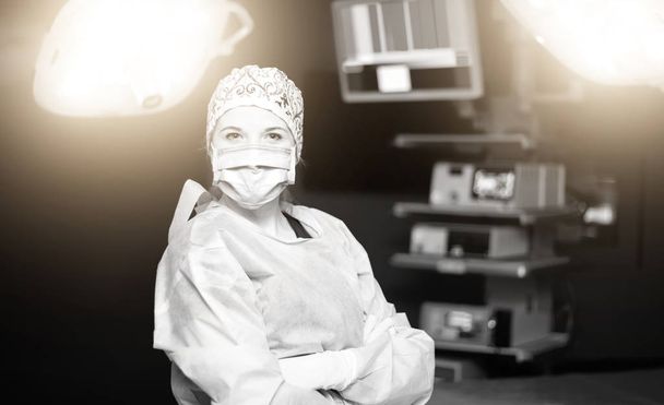 Cirurgião mulher na sala de cirurgia
 - Foto, Imagem