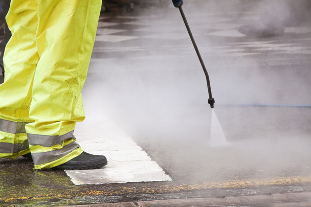 dělník čištění ulic se tlak vody - Fotografie, Obrázek