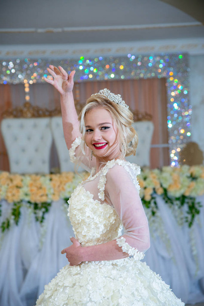 beautiful blonde girl in wedding dress with blue eyes and red lipstick on her lips - Foto, Imagem