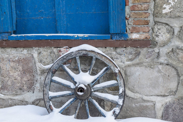 Old horse cart wheel in Erzurum, Turkey - Photo, image