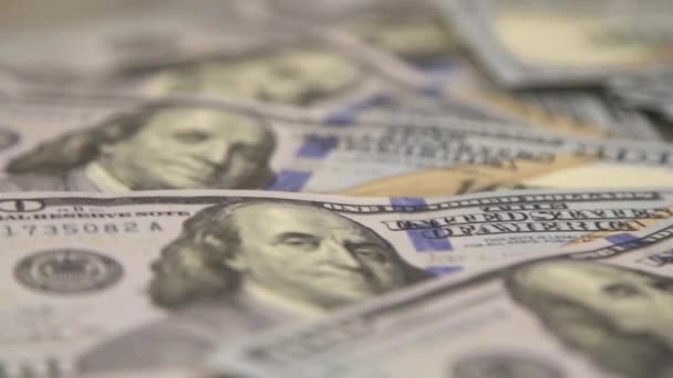 Geld von Hundert-Dollar-Scheinen drehen und rotieren - Filmmaterial, Video