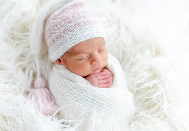 Lovely sleeping newborn - Fotografie, Obrázek