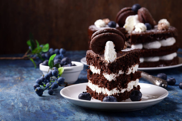 Bolo de torta de chocolate Whoopee com creme de manteiga
 - Foto, Imagem