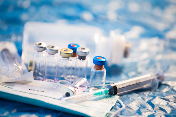 Coronavirus rokotteet pullot lääketieteellinen tausta - Valokuva, kuva