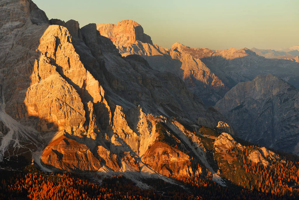 Luce calda del tramonto sulle Dolomiti, Italia, Europa
 - Foto, immagini