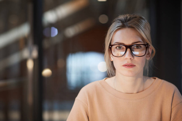 Young woman in eyeglasses - Photo, Image