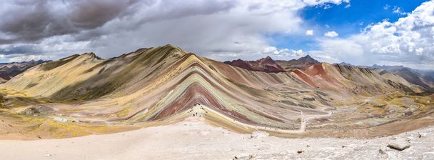 As cores naturais do Vinicuna 'montanha arco-íris'. Cusco, Peru - Foto, Imagem