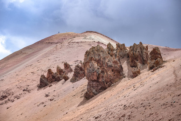 Colorate formazioni rocciose nelle montagne ricche di minerali della Red Valley. Cusco, Perù - Foto, immagini