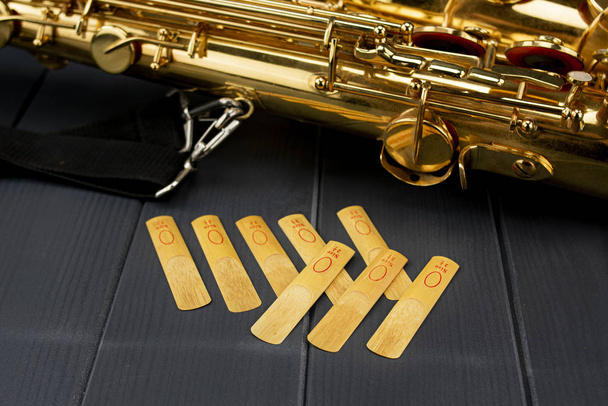 Zestaw trzcin do umieszczenia w ustniku saksofonu - Zdjęcie, obraz